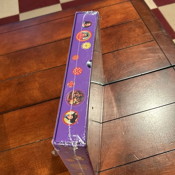 Willy Wonka & the Chocolate Factory Three-Disc 40th Anniversary Collectors Combo - Picture 7 of 15